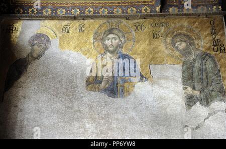 La basilique Sainte-Sophie. Mosaïque de la Deesis. Détail du Christ en majesté avec Saint Jean Baptiste et la Vierge Marie. 13e siècle. Istanbul. La Turquie. Banque D'Images