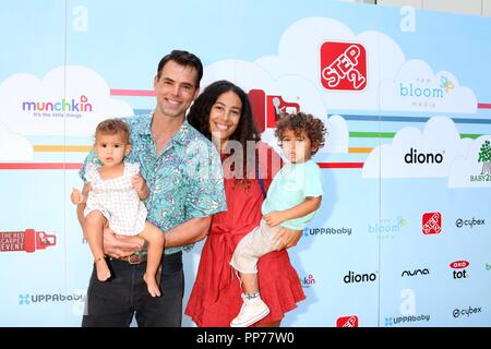 Culver City, CA. 22 Sep, 2018. Rome Thompson, Jason Thompson, Paloma Jonas, Bowie Thompson aux arrivées de l'étape2 présente la 7e édition de l'événement tapis rouge de célébrité par nouveau Bloom Media bénéficiant Baby2baby, l'économat au Studio Sony Pictures, Culver City, CA, le 22 septembre 2018. Credit : Priscilla Grant/Everett Collection/Alamy Live News Banque D'Images