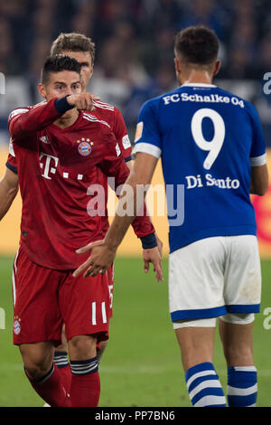 James RODRIGUEZ (à gauche, M) est en colère contre Franco di Santo (droit, GE), Thomas Mueller (Mvºller, M) la montre, en colère, colère, colère, colère, wvºtend, la moitié de la figure, la moitié de la figure, portrait, querelle, 1. Bundesliga, 4. journée, le FC Schalke 04 (GER) - FC Bayern Munich (M), le 22/09/2018 à Gelsenkirchen (Allemagne). ¬ | conditions dans le monde entier Banque D'Images