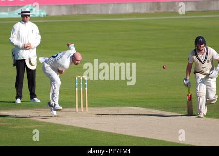 Chester le Street, en Angleterre, le 24 septembre 2018. Chris Rushworth bowling pour contre Durham Comté de Middlesex dans leur championnat Division 2 Specsavers correspond au Emirates Riverside. Crédit : Colin Edwards/Alamy Live News. Banque D'Images