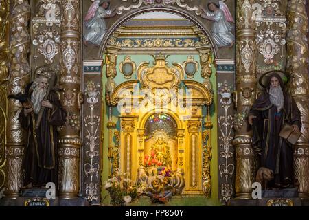 Mare de Déu de Bonany, una talla de madera que la tradición atribuye un la época medieval, sentada en una silla con el Niño Jesús sobre las rodillas,Ermita de Bonany,siglo XVII, Petra, Majorque, Iles Baléares, Espagne, Europe. Banque D'Images