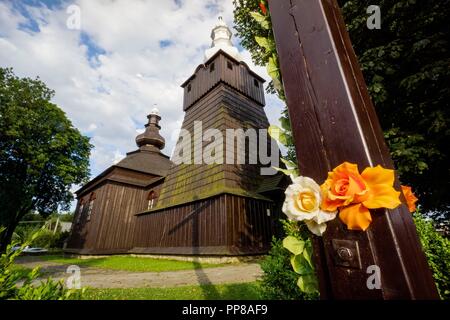 Eglise de San Miguel Arcángel, Brunary, siglo XVII. Patrimonio de la humanidad,construida integramente con madera , voivodato de la Pequeña Polonia, Cárpatos, Polonia, en Europe. Banque D'Images