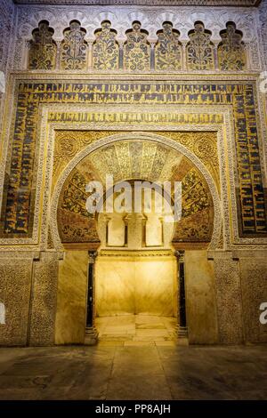 Mihrab, Puerta de la maqsura, construida durante la ampliación de Alhakén IIMezquita-catedral de Córdoba, Andalousie, espagne. Banque D'Images