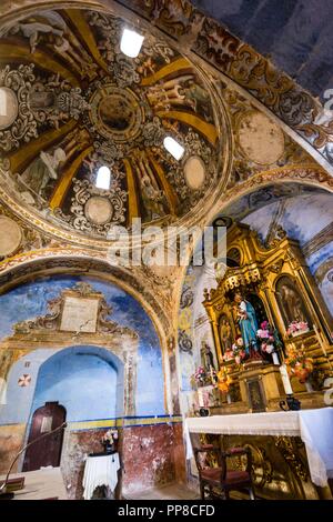 Iglesia del siglo XVI, santuario de origen romanico de Santa María de la Nuez , municipio de Bárcabo, Sobrarbe, Provincia de Huesca, Comunidad Autónoma de Aragón, cordillera de los Pirineos, Espagne, Europe. Banque D'Images