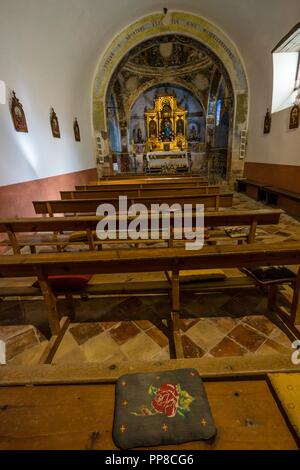 Iglesia del siglo XVI, santuario de origen romanico de Santa María de la Nuez , municipio de Bárcabo, Sobrarbe, Provincia de Huesca, Comunidad Autónoma de Aragón, cordillera de los Pirineos, Espagne, Europe. Banque D'Images