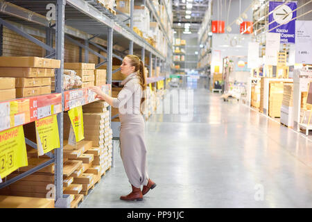 SAMARA, RUSSIE - MARS 25 , 2018 : l'intérieur de la boutique Ikea . IKEA est le plus grand détaillant de meubles. Banque D'Images