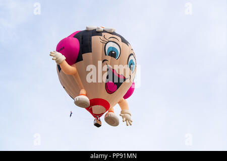 Forme spéciale manga girl hot air balloon lors de la 28e Internationale Montgolfiade Warsteiner, 2018 à Warstein, Allemagne, Banque D'Images