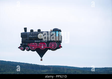 Battant moteur ferroviaire lors de la 28e Internationale Montgolfiade Warsteiner, 2018 à Warstein, Allemagne, au cours de la dernière messe début de l'image WIM Banque D'Images