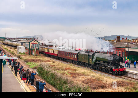 Flying Scotsman Yns Mon train à vapeur Express Abergele et Pensarn gare. Banque D'Images