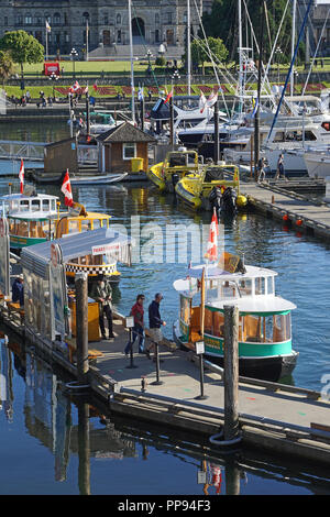 En bateau-taxi à l'arrière-port , Victoria, île de Vancouver, Canada Banque D'Images