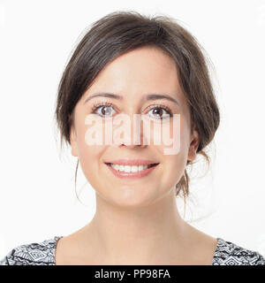 Close-up portrait of young joyful brunette woman Banque D'Images