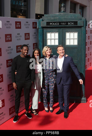 (De gauche à droite) Tosin Cole, Mandip Gill, Jodie Whittaker et Bradley Walsh assister le médecin qui s'est tenue à la lumière premiere cinéma à la Lande, Sheffield. Photo date : lundi 24 septembre 2018. Voir PA Story SHOWBIZ DrWho. Crédit photo doit se lire : Danny Lawson/PA Wire Banque D'Images