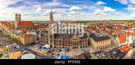 Munich Allemagne, vue aérienne ville panorama sur la Marienplatz nouvelle place de l'hôtel de ville Banque D'Images