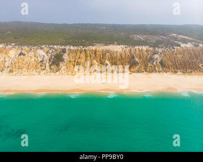 Vue aérienne de la plage de Comporta, Portugal. Le plus long d'Europe étendue de sable. Banque D'Images