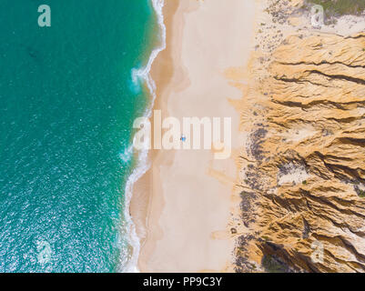 Vue aérienne de la plage de Comporta, Portugal. Le plus long d'Europe étendue de sable. Banque D'Images