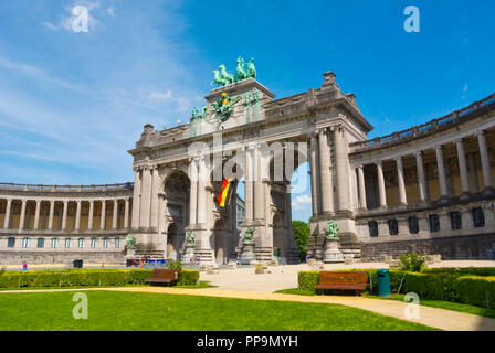 Arcades du cinquantenaire, Arc de Triomphe, Parc du Cinquantenaire, Bruxelles, Belgique Banque D'Images