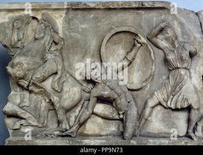 Mausolée d'Halicarnasse. 353-350 BC. La Turquie. Tombeau de Mausole, Satrape de l'Empire perse et Artemisia II de la carie. Le classique. Bas-reliefs par Scopas. Combattre avec les Amazones. British Museum. Londres. Banque D'Images