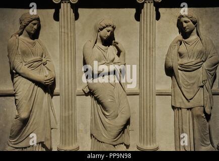 Sarcophage de deuil des femmes. 4ème siècle avant J.-C.. Pentelic marble. À partir de la nécropole royale de Sidon. Chambre I. Musée Archéologique. Musée de l'Ancien Orient. Istanbul. La Turquie. Banque D'Images