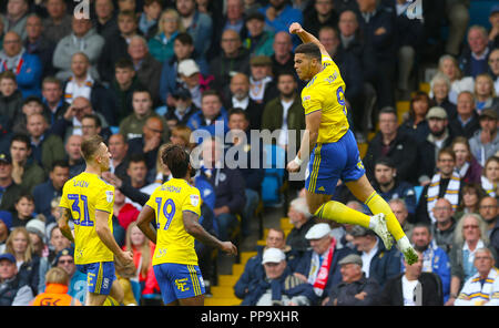 Birmingham City's Che Adams célèbre marquant son but premier du côté du jeu au cours de la Sky Bet Championship match à Elland Road, Leeds. Banque D'Images