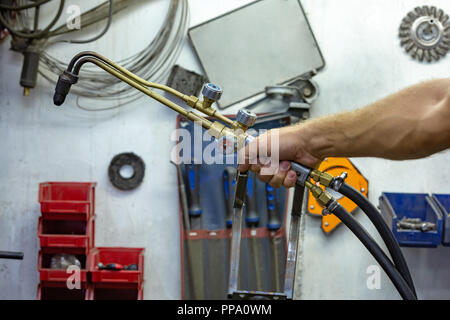 Soudage à l'arc sous argon, un gaz inerte soudage soudage à l'arc dans un atelier Banque D'Images