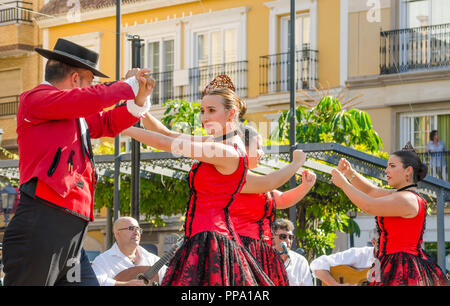 Danseurs de flamenco, l'homme et de la femme, l'exécution de Fandango, Fuengirola un caballo. Événement annuel, fête, événement, Málaga, Andalousie, espagne. Banque D'Images