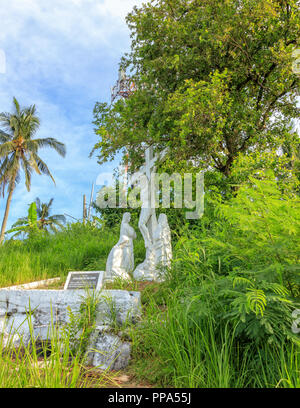 La ville de Tacloban, Philippines, Leyte - 12 juin 2018 : statues des 14 stations de la croix au Calvaire Hill Banque D'Images