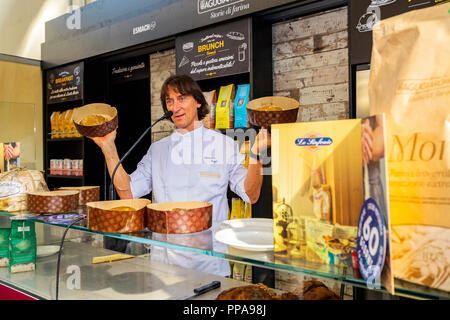 Lingotto Turin Italie 22 septembre 2018 Terra Madre - Salone del Gusto - Stand Agugiaro - Atelier de Chef Pâtissier Claudio Gatti Banque D'Images