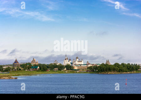 Vue sur le monastère de Solovetsky Spaso-preobrajensky la mer Blanche, oblast d'Arkhangelsk, Russie. Banque D'Images