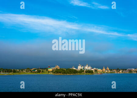 Vue sur le monastère de Solovetsky Spaso-preobrajensky la mer Blanche, oblast d'Arkhangelsk, Russie. Banque D'Images