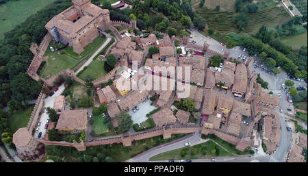 Vue aérienne du château de Gradara, la forteresse des Malatesta où les amants Paolo et Francesca est mort Banque D'Images