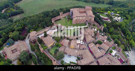 Vue aérienne du château de Gradara, la forteresse des Malatesta où les amants Paolo et Francesca est mort Banque D'Images