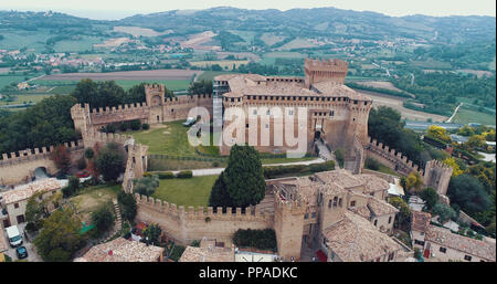 Vue aérienne du château de Gradara, la forteresse des Malatesta où les amants Paolo et Francesca est mort Banque D'Images