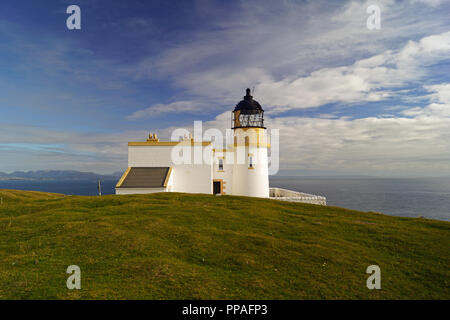 Stoer Lighthouse est un gîte meublé situé sur Stoer Head, au nord de Lochinver à Sutherland, Nord Ouest de l'Écosse. Banque D'Images