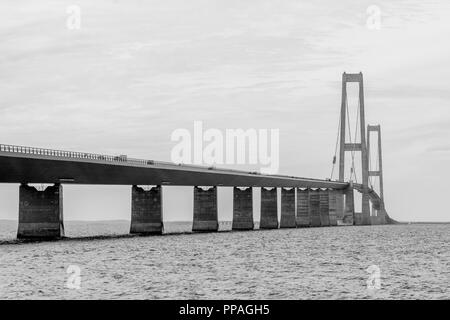 Rues et Railroad Bridge, pont du Grand Belt, Fionie, Danemark, Nouvelle-Zélande Banque D'Images