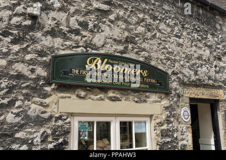 Enseigne à l'extérieur, une culotte boutique Pudding Bakewell Bakewell, Derbyshire, Angleterre, Royaume-Uni, Banque D'Images