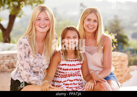 Portrait de trois soeurs s'amuser en vacances ensemble Banque D'Images