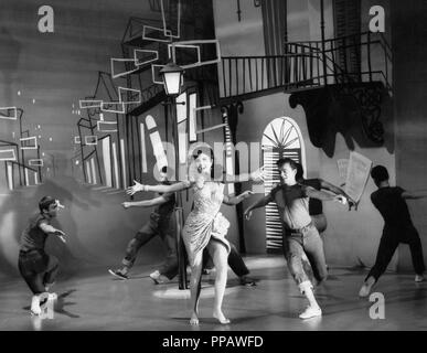 Ann Miller, le pont 'Hit' (1955) MGM Référence de dossier #  33636 703THA Banque D'Images
