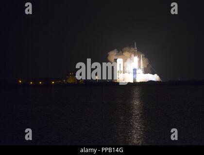 Cap Canaveral, Floride (16 août 2000 11, 2018) La NASA lance la sonde solaire Parker à partir de l'espace complexe de lancement 37 de Cap Canaveral Air Force Station. U.S. Naval Research Laboratory (NRL) Spectrographe imageur pour sonde solaire (RECOMMANDATIONS WISPR) fournira les seules images de l'effet de serre et d'éjections de masse coronale pour la mission de la sonde solaire Parker. Banque D'Images