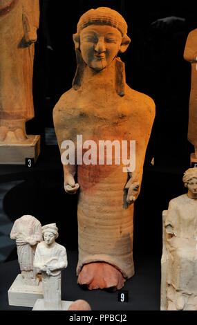 Figure féminine. 400 BC. Terre cuite. De Mersinaki, Chypre. Musée d'antiquités orientales et méditerranéennes. Stockholm. La Suède. Banque D'Images