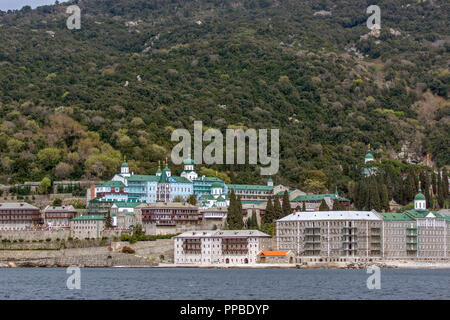 Saint Panteleimon (Saint Pantaleon) Monastère à Mont Athos dans l'état monastique autonome de la sainte montagne, Chalkidiki, Grèce Banque D'Images