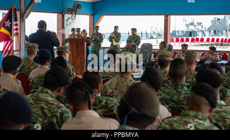 L'ambassadeur américain à la République démocratique du Timor-Leste Kathleen Fitzpatrick prononce un discours lors de la cérémonie de clôture 2018 Timor-Leste CARAT à Hera Base navale, 30 août 2018. CARAT Timor-Leste 2018 est conçu pour répondre aux préoccupations de sécurité maritime commune, construire des relations et d'améliorer l'interopérabilité entre les forces canadiennes participantes. Banque D'Images