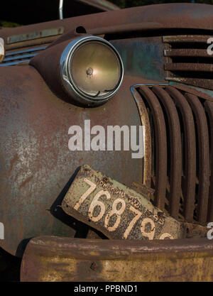 AK Série rouillé vintage pick-up Chevrolet, vers 1949. La plaque de l'Ontario de l'époque. Banque D'Images