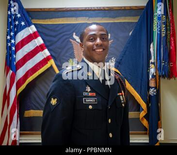 La CPS. Kevin Barnes, spécialiste de l'assistant médical de combat de siège, Siège de l'entreprise, 3e Bataillon, 15e Régiment d'infanterie, 2ème Armored Brigade Combat Team, a été recommandé pour la promotion, le 28 août, à Fort Stewart. Banque D'Images