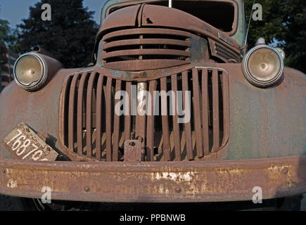 AK Série rouillé vintage pick-up Chevrolet, vers 1949. La plaque de l'Ontario de l'époque. Banque D'Images