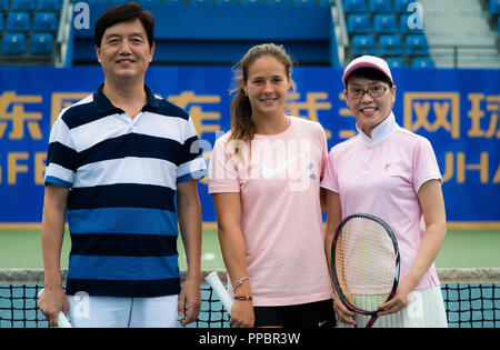 Wuhan, Chine. Sep 24, 2018. 24 septembre 2018 - Daria Kasatkina de Russie hits avec des boules de parrainer les clients du 2018 Dongfeng Motor Wuhan ouvrir le tournoi de tennis WTA Premier 5 Crédit : AFP7/ZUMA/Alamy Fil Live News Banque D'Images