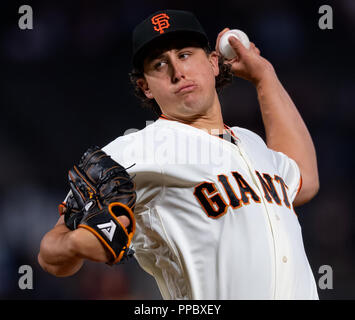 San Francisco, Californie, USA. Sep 24, 2018. Le lanceur partant des Giants de San Francisco Derek Holland (45) throws du monticule, lors d'un match entre la MLB Padres de San Diego et les Giants de San Francisco à AT&T Park à San Francisco, Californie. Valerie Shoaps/CSM/Alamy Live News Banque D'Images