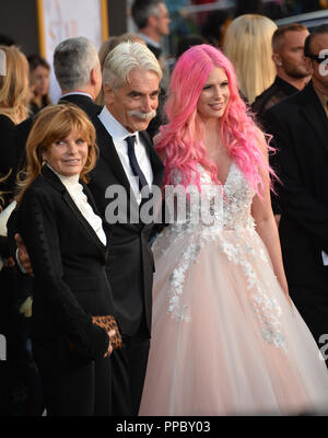 LOS ANGELES, CA. 24 septembre 2018 : Sam Elliott, Katharine Ross & Cleo Rose Elliott au Los Angeles premiere pour 'une étoile est née' Au Shrine Auditorium. Photo : Paul Smith/Featureflash Crédit : Paul Smith/Alamy Live News Banque D'Images