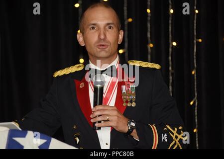 Le colonel Paul J. Kremer, U.S. Army Corps of Engineers, Great Lakes and Ohio River Division commandant adjoint, donne le discours-programme au cours de la 130e anniversaire du District de Nashville Ball le 18 août 2018, à l'hôtel Embassy Suites à Nashville, au Tennessee (USACE Banque D'Images