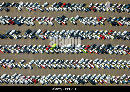 Vue aérienne, parking avec voiture de tourisme, Port de Duisburg, logistique idéal, Contailerhafen 1 Logport, Rheinhausen Banque D'Images