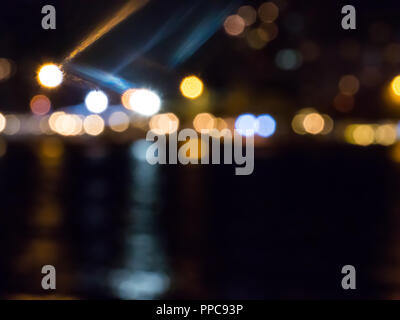 Feux de flou artistique glitter bokeh à seaside Banque D'Images